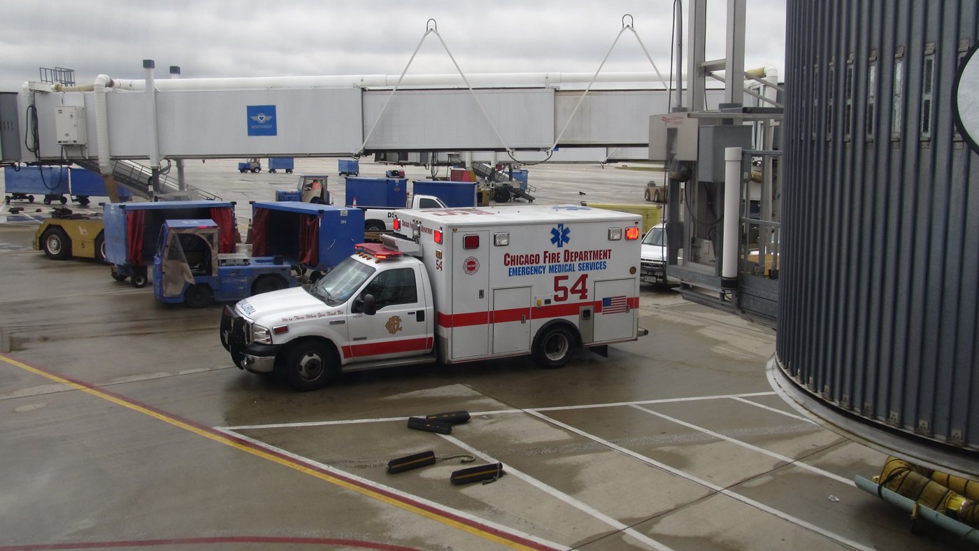 Urgences aux États-Unis : 911, soins, assurance et réflexes utiles avec exemples à Chicago
